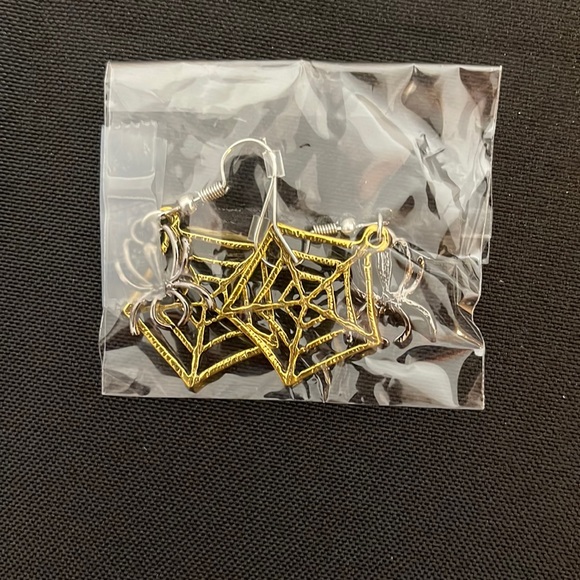 Earrings, Spider Web Earrings, NIP - Picture 4 of 4